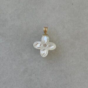 Solid 14K Yellow Mother of Pearl Fleur De Lis Clover Flower Pendant Charm